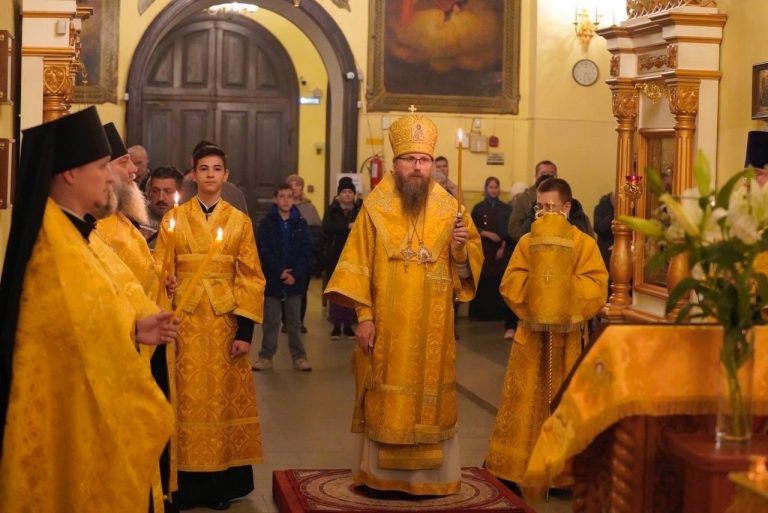 Епископ Игнатий совершил всенощное бдение в Воскресенском соборе города Череповца