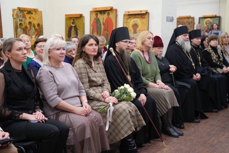 В Череповце состоялось открытие выставки, посвященной юбилею Череповецкой епархии