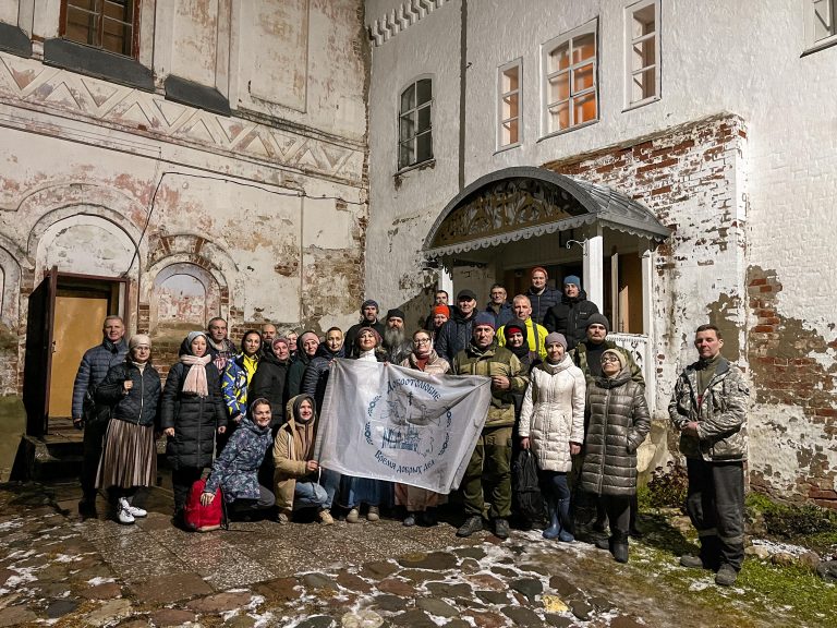 «Добротолюбцы» собрались вместе чтобы провести субботний день в трудах и молитве