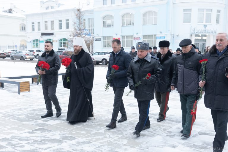 Глава Вологодской митрополии принял участие в возложении цветов к мемориалу сотрудников госбезопасности