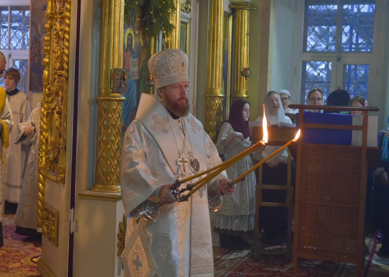 В Навечерие Богоявления митрополит Савва возглавил праздничное богослужение