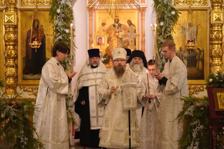 Епископ Игнатий совершил всенощное бдение в Воскресенском соборе города Череповца