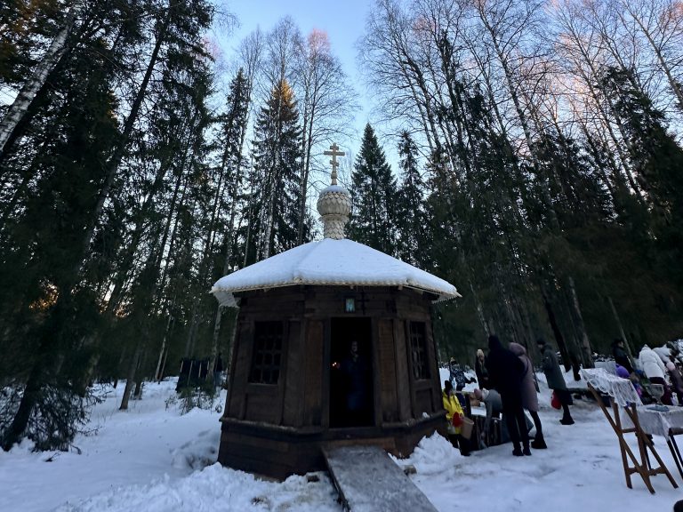 Добротолюбцы и прихожане Лазаревского храма совершили паломничество на Святой источник