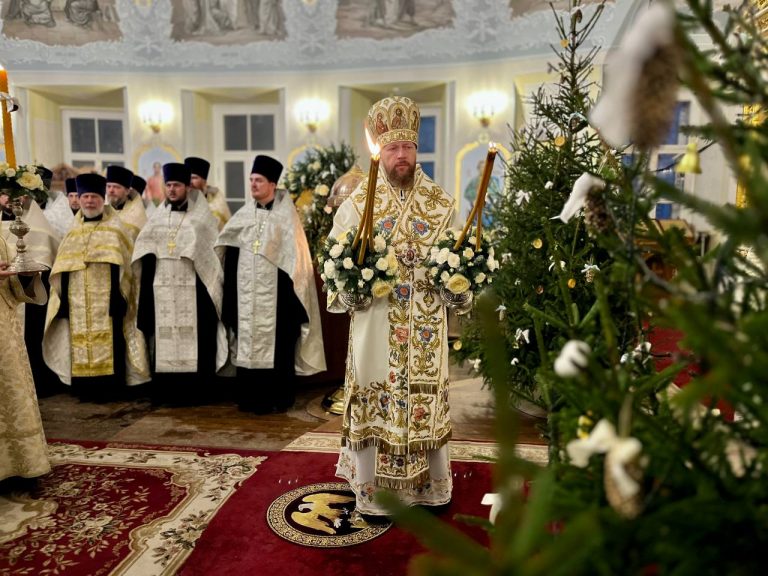 Христос рождается! Славите!