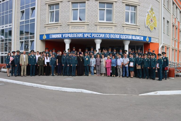 Пастырское напутствие выпускникам прозвучало на торжественном мероприятии МЧС по Вологодской области