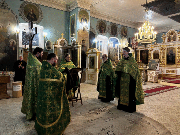 Общегородской молебен святому праведному Александру совершило вологодское духовенство