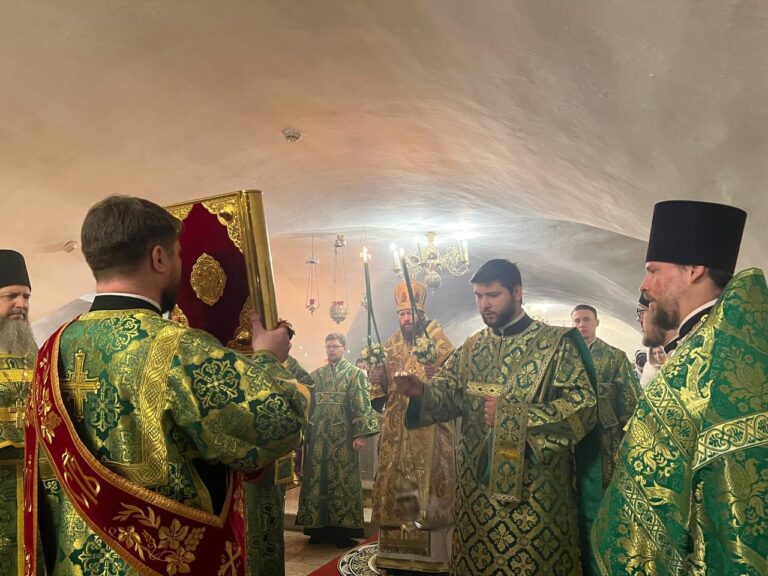 В Прощеное воскресенье в Спасо-Прилуцком Димитриевом монастыре состоялось архиерейское богослужение