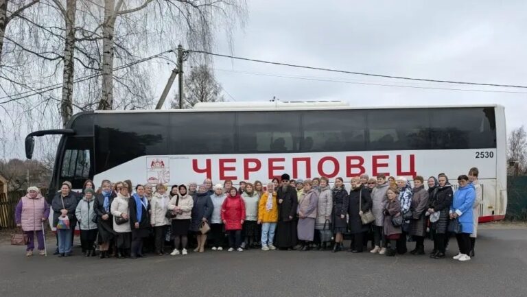 Семьи участников СВО из Череповца посетили Свято-Введенский Толгский монастырь