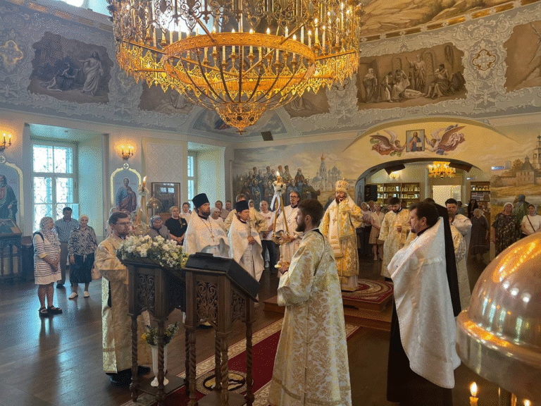 В праздник Вознесения Господня митрополит Савва возглавил Божественную литургию в Воскресенском кафедральном соборе