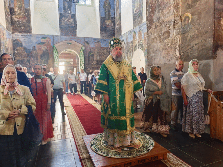 Епископ Железногорский и Льговский Паисий совершил богослужения в Кирилло-Белозерском монастыре