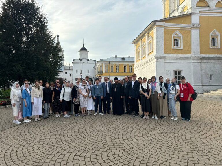 В Спасо‑Прилуцком мужском монастыре состоялась встреча митрополита Вологодского и Кирилловского Саввы со студентами Московского государственного института международных отношений (МГИМО)