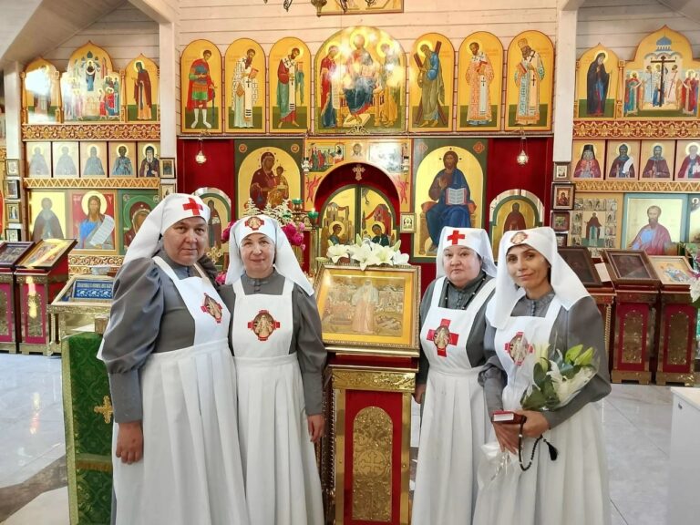 В приходе храма преподобного Сергия Радонежского пополнились ряды сестёр милосердия