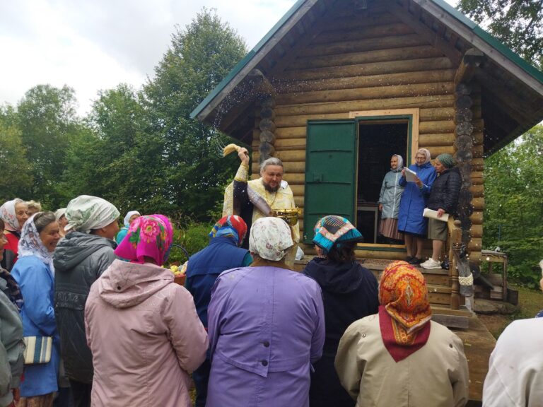 В часовне в честь праздника Преображения Господня в деревне Спасс Вологодского района состоялись богослужения