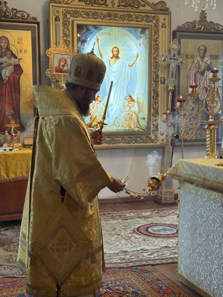 Митрополит Савва совершил Всенощное бдение в храме святителя Николая села Сизьма