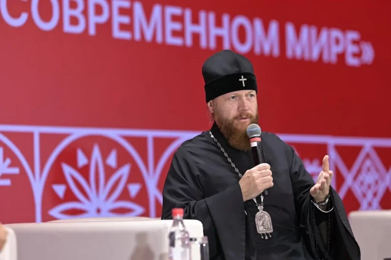 Митрополит Савва посетил панельную дискуссию «Культурный код семьи»