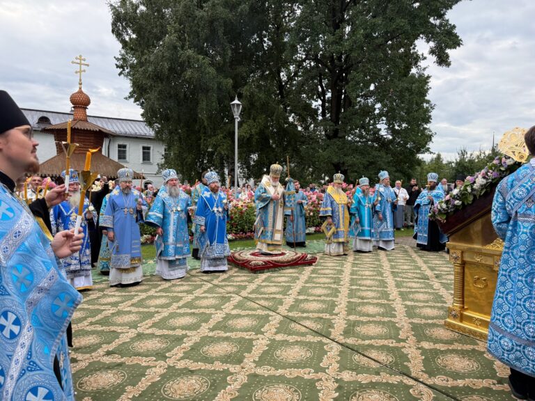 Митрополит Савва принял участие в торжествах Свято-Введенского Толгского монастыря