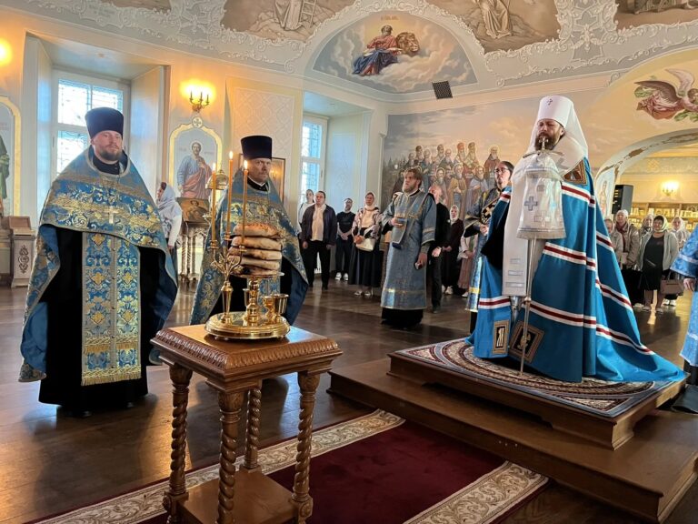 Митрополит Савва совершил Всенощное бдение праздника Успения Пресвятой Богородицы