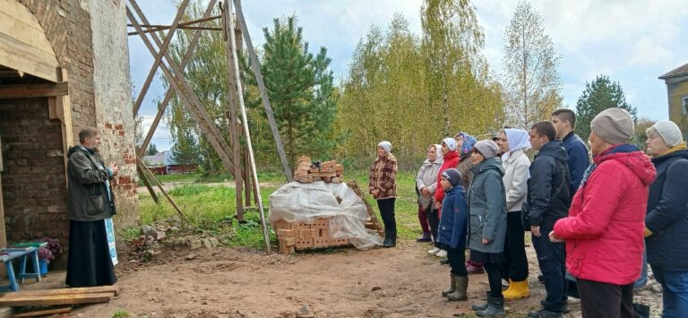 В восстанавливаемом храме Рождества Пресвятой Богородицы села Богородское Усть- Кубинского благочиния состоялся молебен
