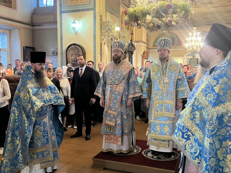 Собор Рождества Пресвятой Богородицы в Вологде отметил престольный праздник архиерейским богослужением