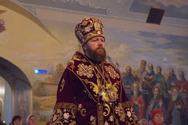 Митрополит Савва совершил Литургию в Воскресенском соборе в праздник Воскресения Словущего
