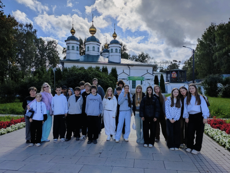 Школьники познакомились с историей Воскресенского собора города Череповца