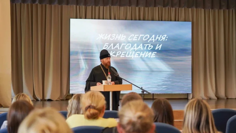 Митрополит Савва провел духовно‑просветительскую лекцию для участников городского марафона «Счастлив тот, в ком детство есть»