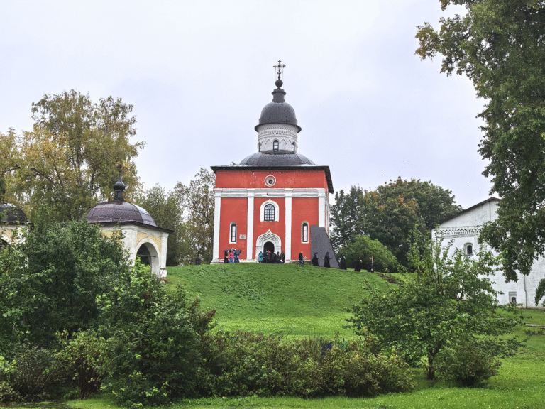 Храм на Иоанновской горке открылся для богослужений: в Кирилло-Белозерском монастыре отметили престольный праздник  