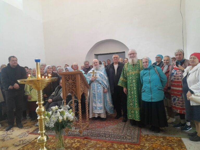 Возрождаемая Иродионо-Илоезерская Богородице-Рождественская пустынь отметила престольный праздник