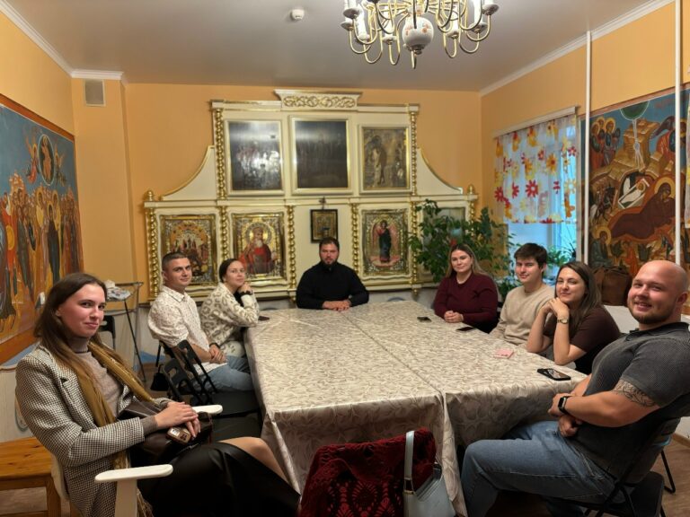Разговор о доверии Богу и чтение Евангелия 