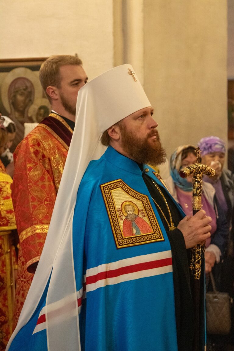 В праздник Воздвижения Креста Господня митрополит Савва совершил литургию в Спасо-Прилуцком монастыре
