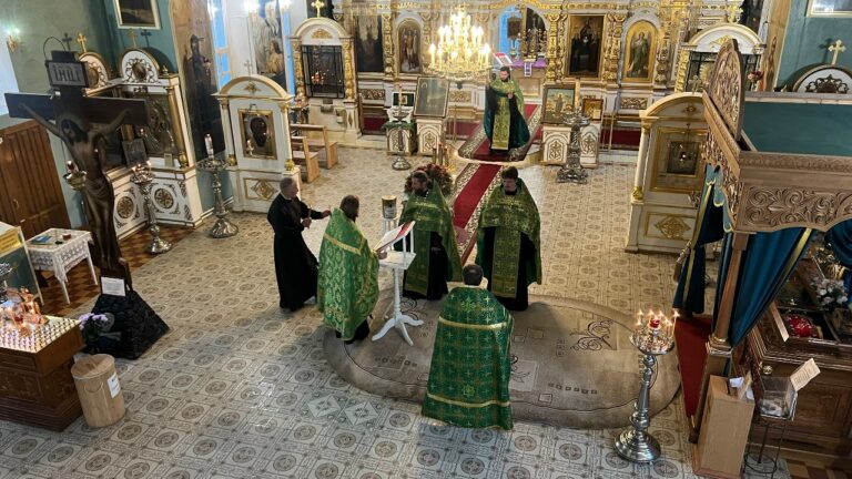 В Лазаревском храме Вологды состоялся общегородской молебен святому праведному Александру