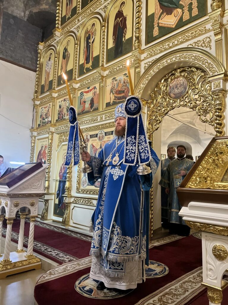 Всенощное бдение совершил митрополит Савва в храме Покрова на Козлене в канун престольного дня