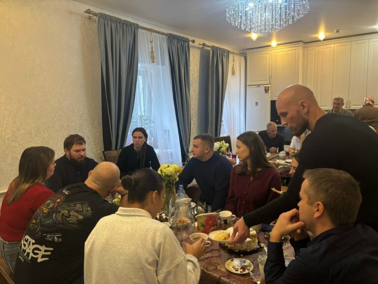 Разговор о важном и поздравления в Лазаревской молодежке